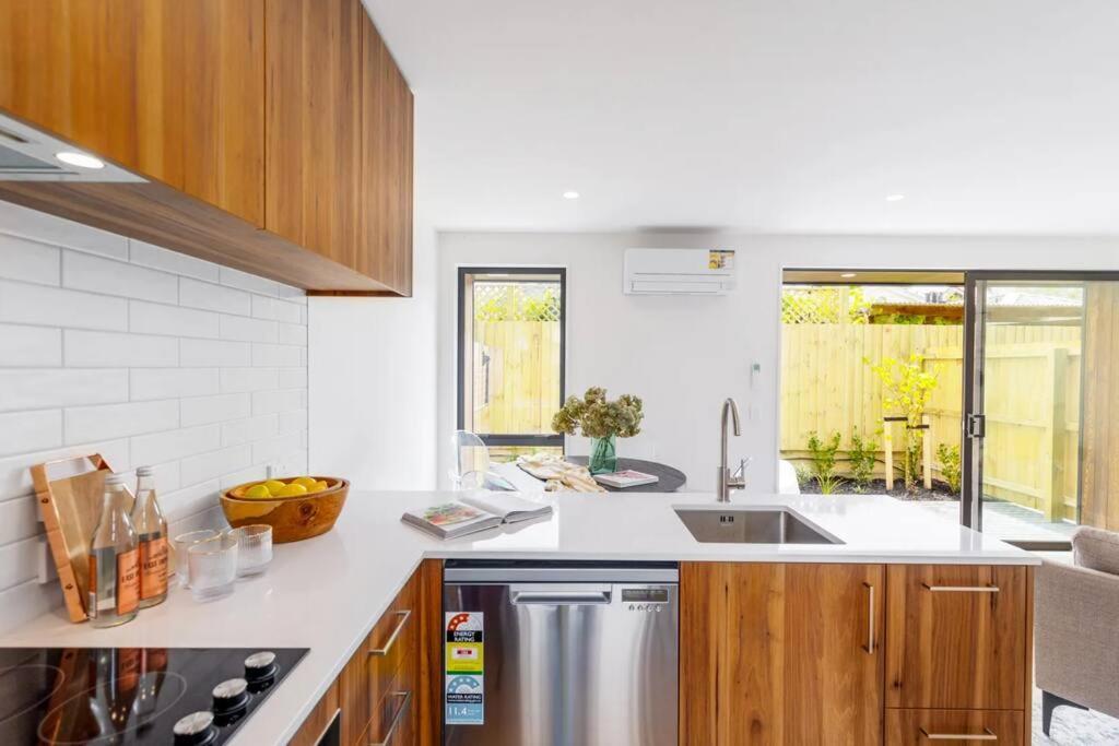 Cosy Central Home - Walk To Cbd & Free Escooters! Christchurch Extérieur photo